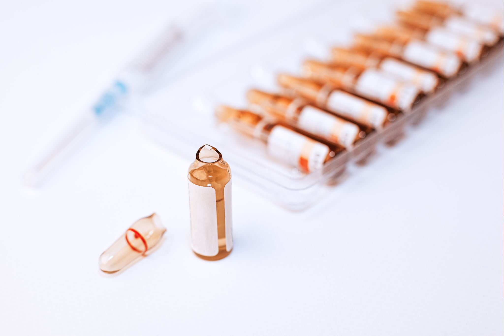 Der perfekte Glow für die Festtage: Die Magie einer Ampullenkur