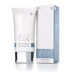 Eine Tube ESSE Skincare Barrier Rescue-Creme neben der aufrecht stehenden Produktverpackung, die zur Stärkung der Hautbarriere entwickelt wurde.