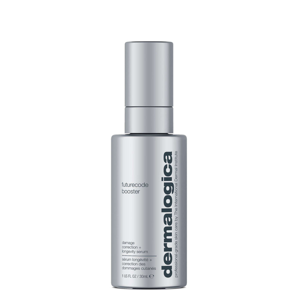 Eine silberne 30 mL (1,15 fl oz) Flasche dermalogica - FutureCode Booster Serum mit einem Pumpspender und schwarzem Branding auf der Vorderseite.